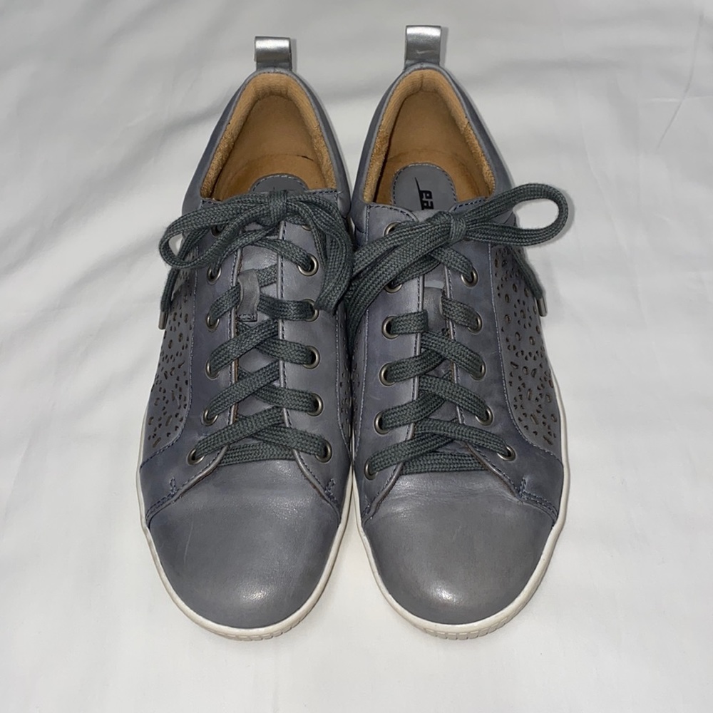 Earth Tangor Lace Up Sneaker, Light Blue Sz 9